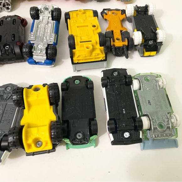 Lot of 24 Diecast Hot Wheels Toy scars - Picture 12 of 16